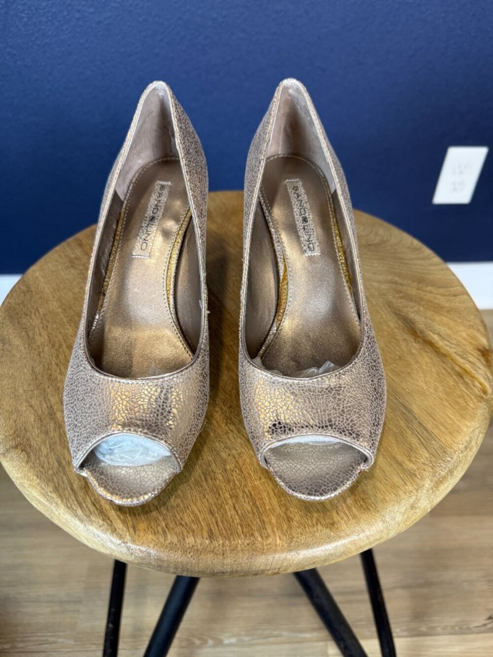Bandolino NWT Shelley Light Gold Metallic Peep Toe Pumps Heels | 7 - Picture 2 of 9